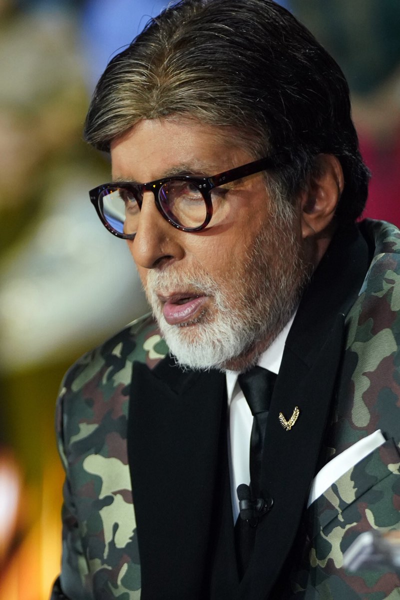 Every time you appear, you redefine what timeless style means.
Fashion changes. Generations change.
But your aura remains unmatched.
<a href="/SrBachchan/">Amitabh Bachchan</a> Sir ⭐️ 💝
#AmitabhBachchan #Icon #KBC