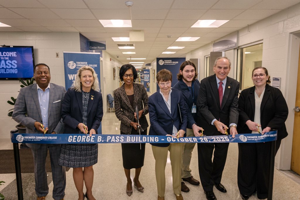 VCCS_SO's tweet photo. @TCCva is celebrating the reopening of the George B. Pass building on its Chesapeake Campus. Named after the college's 2nd president, the building underwent a $1.5M renovation to serve as a one-stop hub for student services. #studentcenteredsupport https://t.co/WC0ofgRxWx https://t.co/3VKXIV74kb