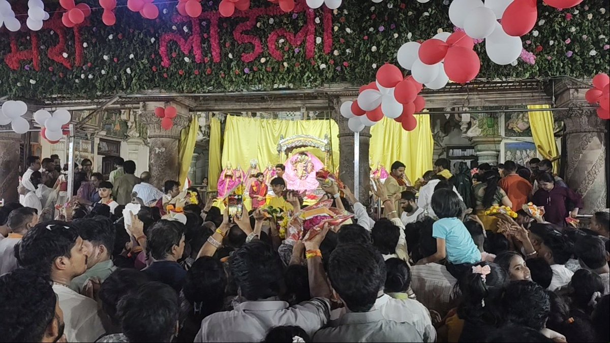 akshayktwt's tweet image. After closing a beautiful chapter at NIC, I took a short break to seek blessings before the next career step.

Visited Mathura for Shri Krishna Darshan &amp;amp; completed Govardhan Parikrama this Kartik month. 🙏

Recharged for new beginnings! 🚀

#Gratitude #NewBeginnings