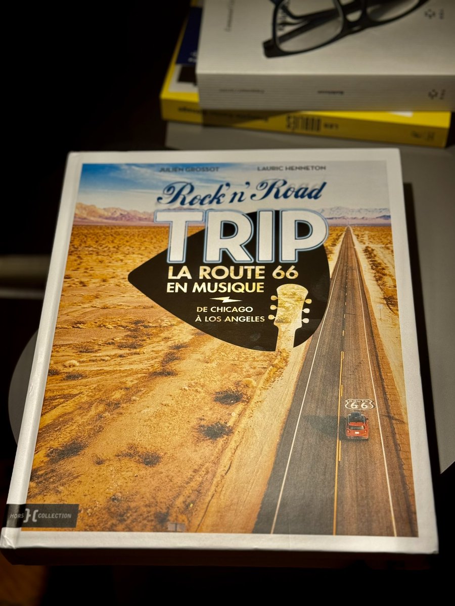 🇺🇸 🎶— je découvre avec enchantement le nouveau livre magnifique de <a href="/Julien_Grossot/">Julien Grossot</a> et <a href="/lauric_henneton/">𝕃𝕒𝕦𝕣𝕚𝕔 ℍ𝕖𝕟𝕟𝕖𝕥𝕠𝕟</a>. 

Un formidable TRIP en musique sur la route 66. 

Les illustrations sont épatantes, c’est bourré d’infos. Ces deux-là ont la musique et l’Amérique dans le sang ! 

Une