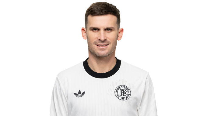 biertweet's tweet photo. @Barschinator187 1936 nie besser repräsentiert als Pascal Groß im letzten Trikot https://t.co/5tJqSurbkq