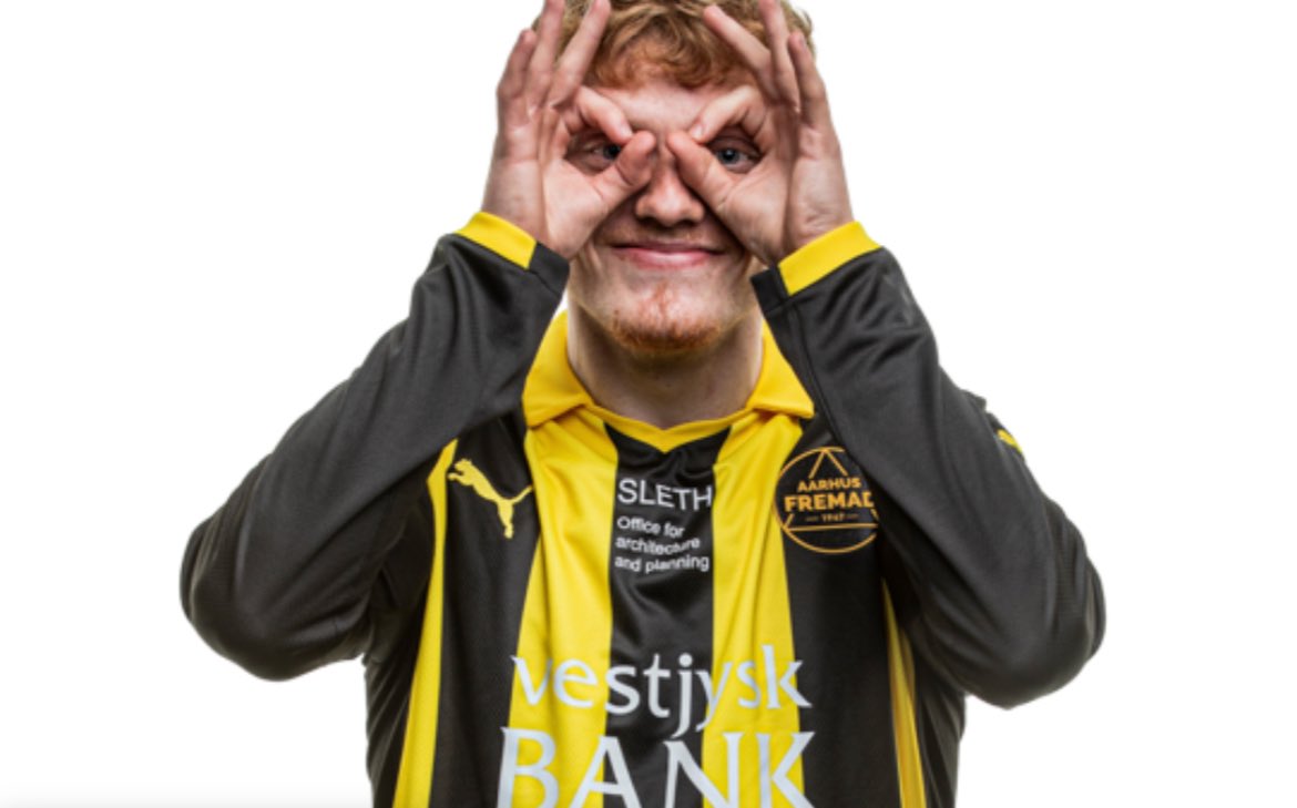 “Flyvebrillerne på, klar, parat, spring ud i det blå…”