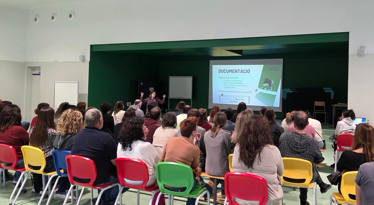 És temps de reunions. Sobre l'esquiada, sobre els viatges lingüístics i culturals... i també un moment de trobada, després de la preavaluació, entre alumnes, famílies i tutors individuals. Per això, avui: GRÀCIES, FAMÍLIES! Continuem fent pinya i remant junts!
