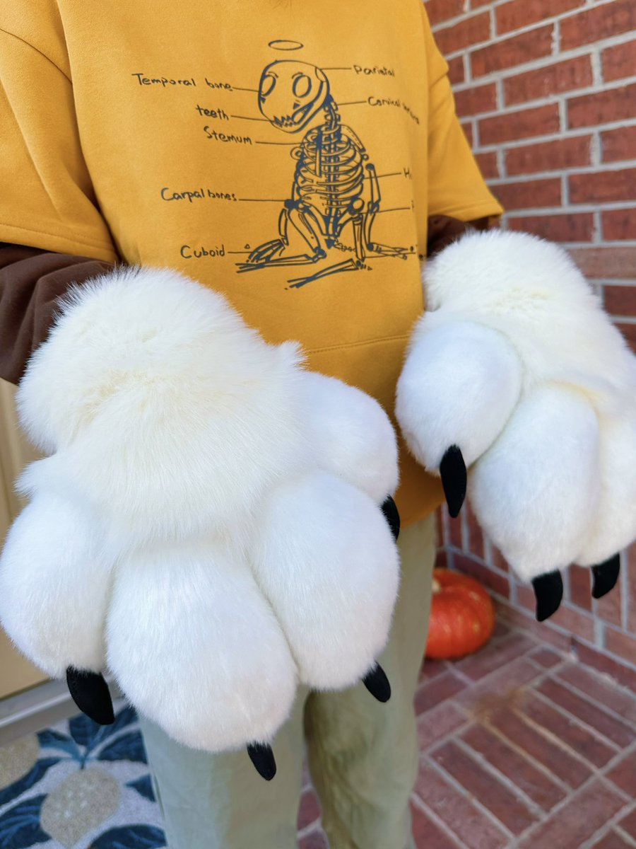 New big pattern paws!! 🐾 They are made from the new model, and they are really big, puffy and satisfying! I will have these new paws at MFF. 🐾🖤🤍