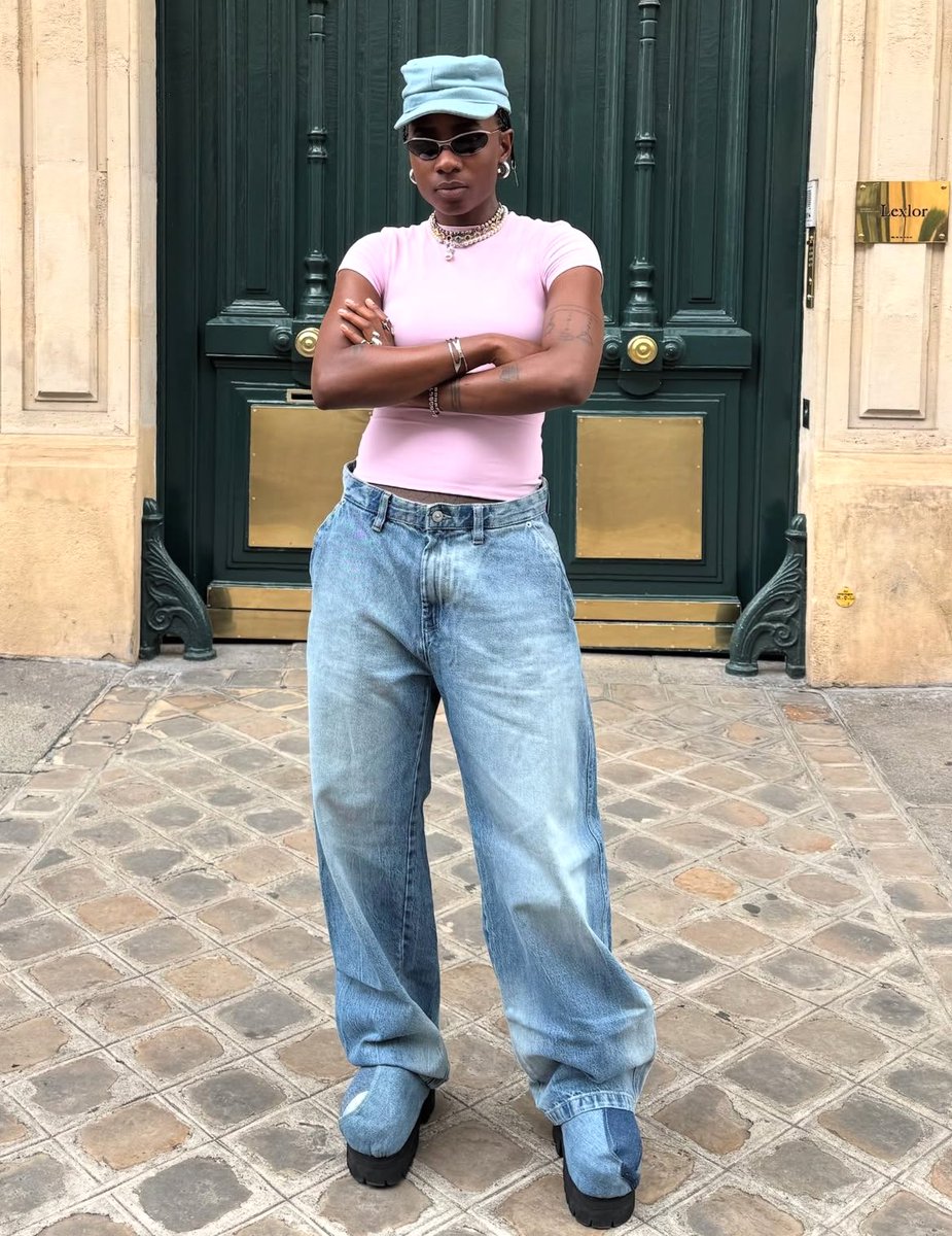 NoteSphere's tweet image. • Stylist
• Creative Director 
• Director 
• Art Director
• Artiste 
• Photographer 
• Graphic Designer 
• Songwriter 
• Fashion Designer