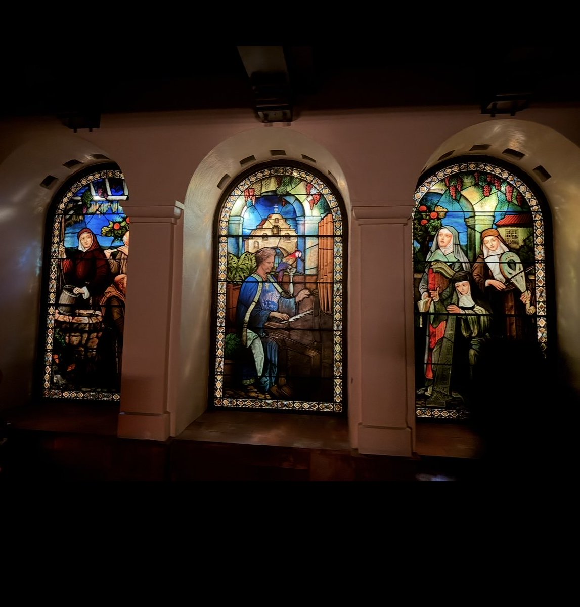 PROOFnv's tweet image. Strange shadow appeared in picture. When no one was in the room 2nd picture taken before the first. Pictures taken during tour at the Mission Inn Hotel in Riverside, CA. #MissionInn #California #tours #hauntedhotel