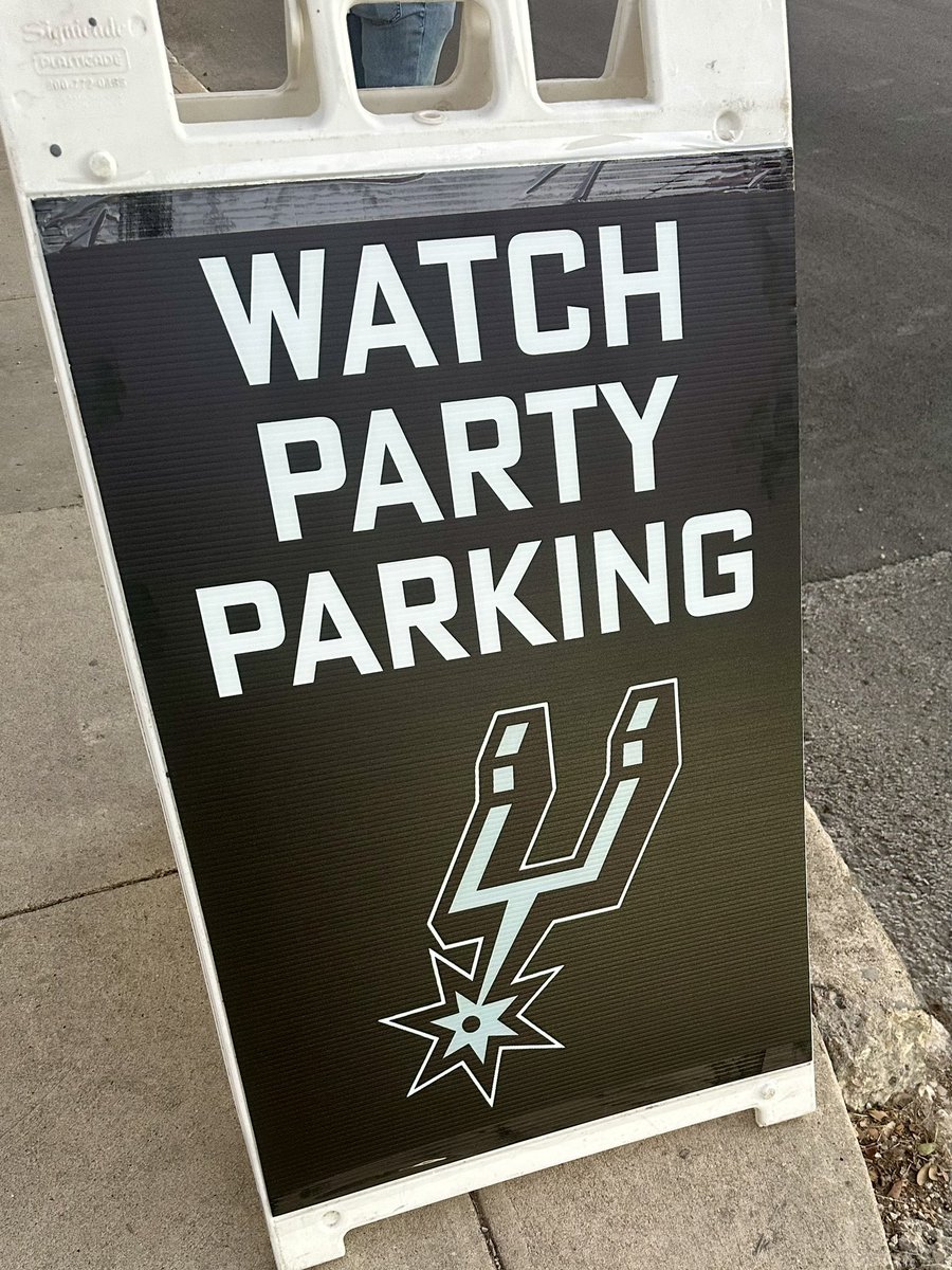 🔥 What a night in San Antonio! Proud to have <a href="/BartlettCockeGC/">Bartlett Cocke General Contractors</a> well represented at the <a href="/spurs/">San Antonio Spurs</a> election night celebration.

It was an honor to be invited by Spurs leadership to celebrate the passing of Propositions A &amp; B! 

1/2