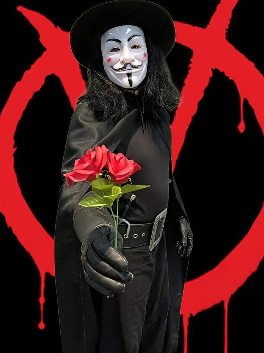 AnarchyorDeath1's tweet image. This is who runs this account..

#VForVendetta
#TheManFromRoomFive
#AlanMoore
#Anarchy