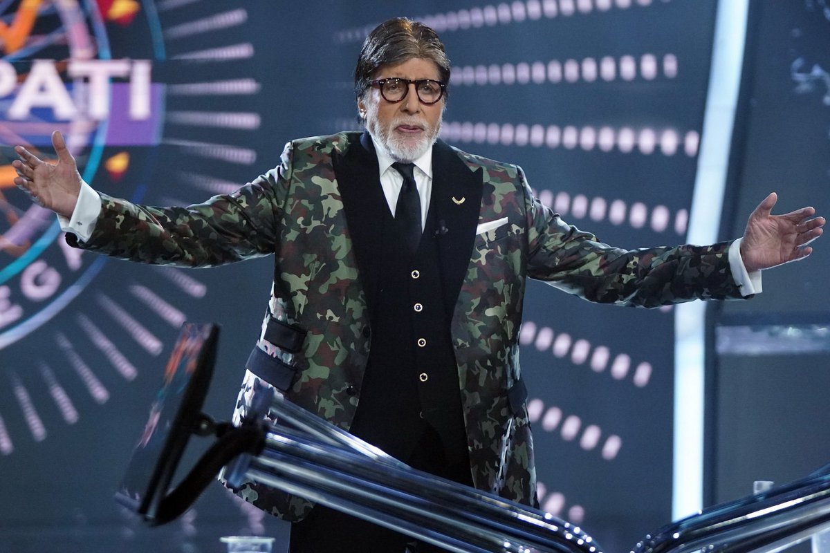 JMistry45's tweet image. Not just a look.
Not just a suit.
This is Presence. Persona. Power.
@SrBachchan Sir 🔥
#StyleIcon