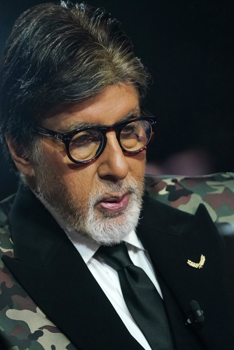 JMistry45's tweet image. Not just a look.
Not just a suit.
This is Presence. Persona. Power.
@SrBachchan Sir 🔥
#StyleIcon