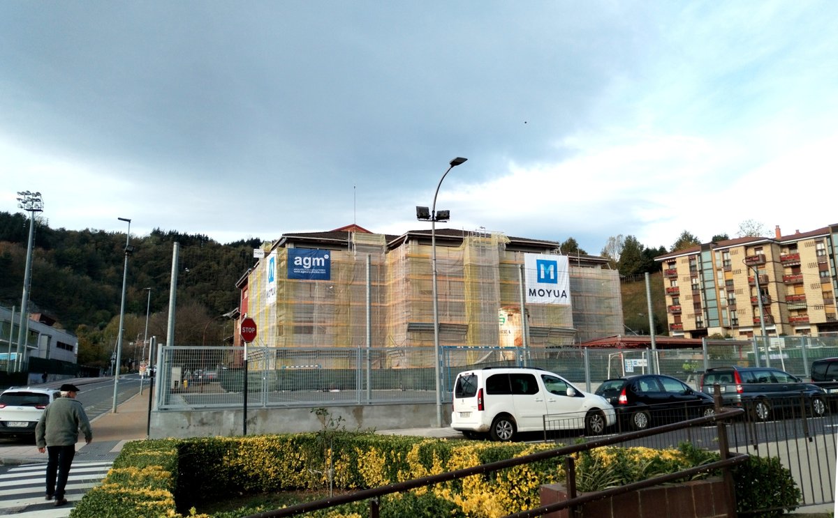 agmestudio's tweet photo. Iniciamos las obras de Rehabilitación integral de la envolvente térmica del Instituto Loinazpe de Beasain con un presupuesto estimado de más de dos millones de euros. https://t.co/BvYZGBHGli