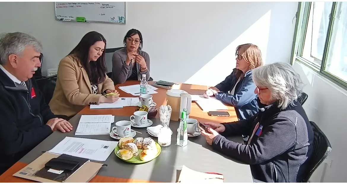 Director y Coordinadora Inspectiva, en reunión con Seremi del Trabajo y Policía de Investigaciones, en el marco del PROGRAMA NACIONAL DE FISCALIZACION AL TRABAJO DE NIÑOS, NIÑAS Y ADOLESCENTES, a ejecutarse los meses de noviembre y diciembre 2025.