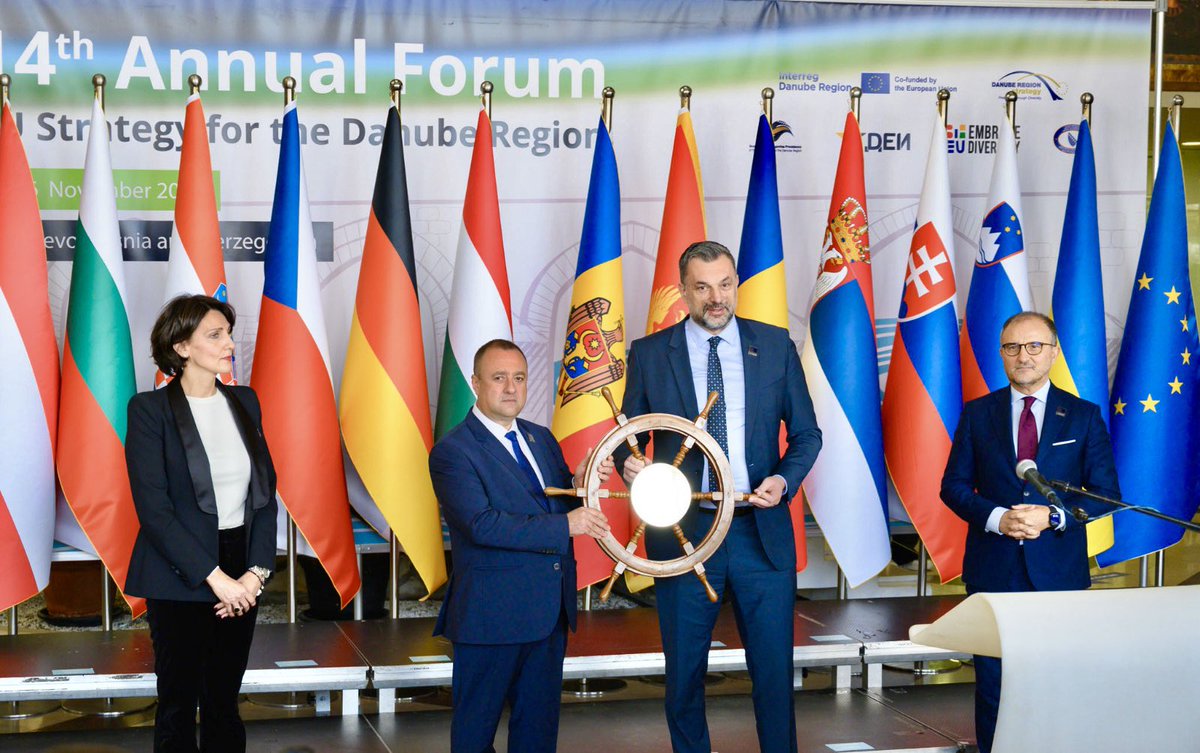 A pleasure to take part in the #DanubeRegion Ministerial Meeting and Annual Forum today in Sarajevo as part of BiH's successful Presidency of the EU Strategy for the Danube Region.

Stronger cooperation across borders is at the heart of the EU's founding vision. The EU Strategy