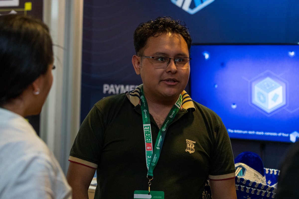 ethereum_mexico's tweet image. 🔥 Y claro, los embajadores de @arbitrum en México y la Merch no podían faltar en #ETHMexico2025🇲🇽 

¡Cuéntanos!
👉 ¿Qué fue lo que más te gustó o aprendiste sobre Arbitrum?
👉 ¿Qué construiste sobre Arbitrum durante el hackathon?
👉 ¿Cómo te gustaría involucrarte?

Responde…