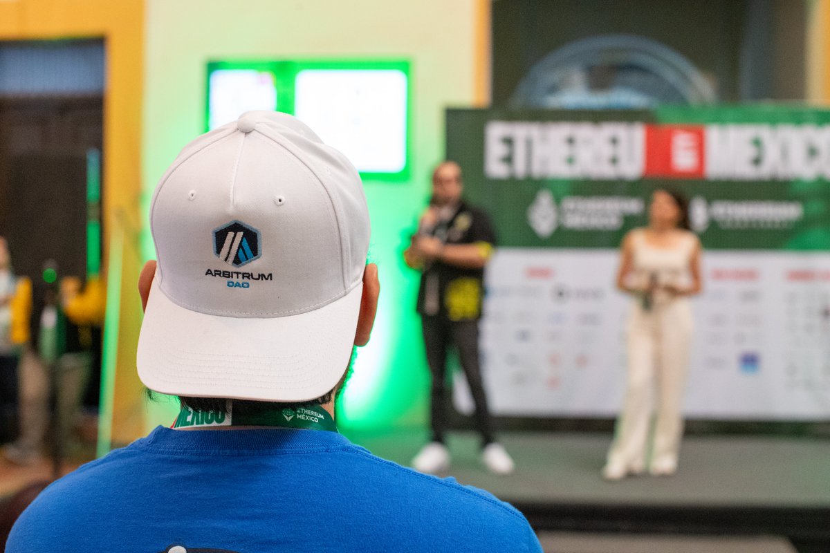 ethereum_mexico's tweet image. 🔥 Y claro, los embajadores de @arbitrum en México y la Merch no podían faltar en #ETHMexico2025🇲🇽 

¡Cuéntanos!
👉 ¿Qué fue lo que más te gustó o aprendiste sobre Arbitrum?
👉 ¿Qué construiste sobre Arbitrum durante el hackathon?
👉 ¿Cómo te gustaría involucrarte?

Responde…