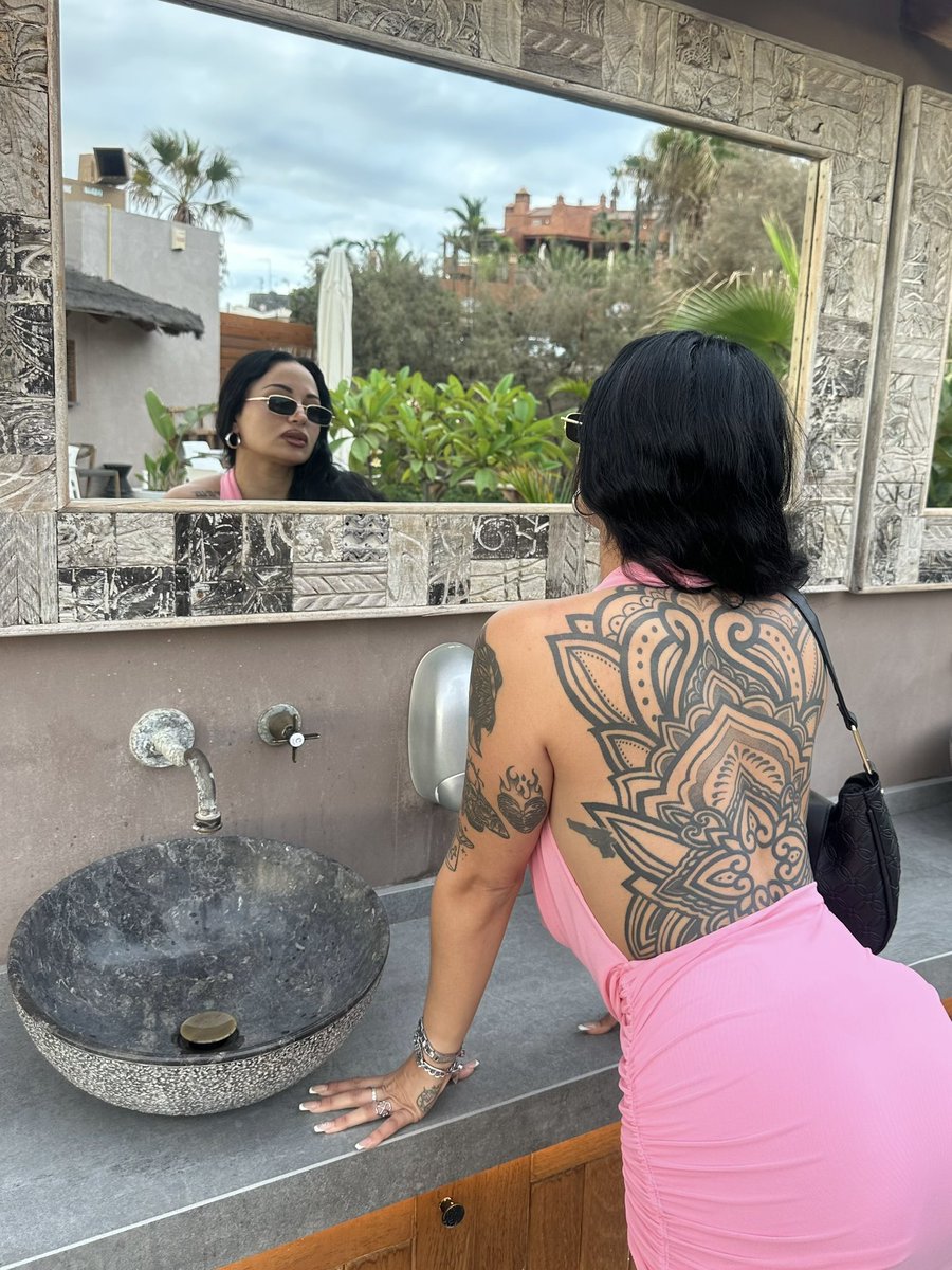 naomissoto's tweet photo. 🦩 https://t.co/d6Vpz3Nnk3