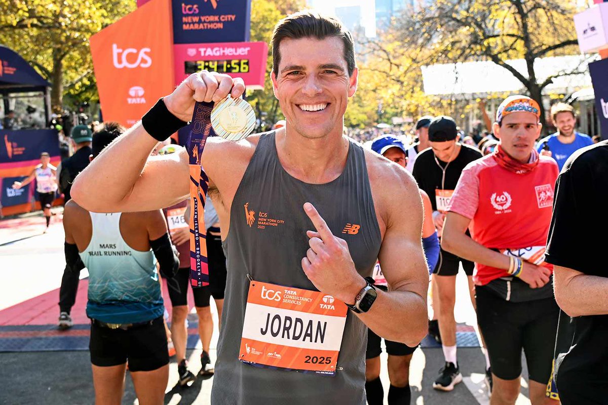 mill_vers's tweet image. Hats Off to this sexy stud!  Ran the NYC marathon and then went immediately into a 2 show Sunday on the Broadway stage.  😍 @litzjordan