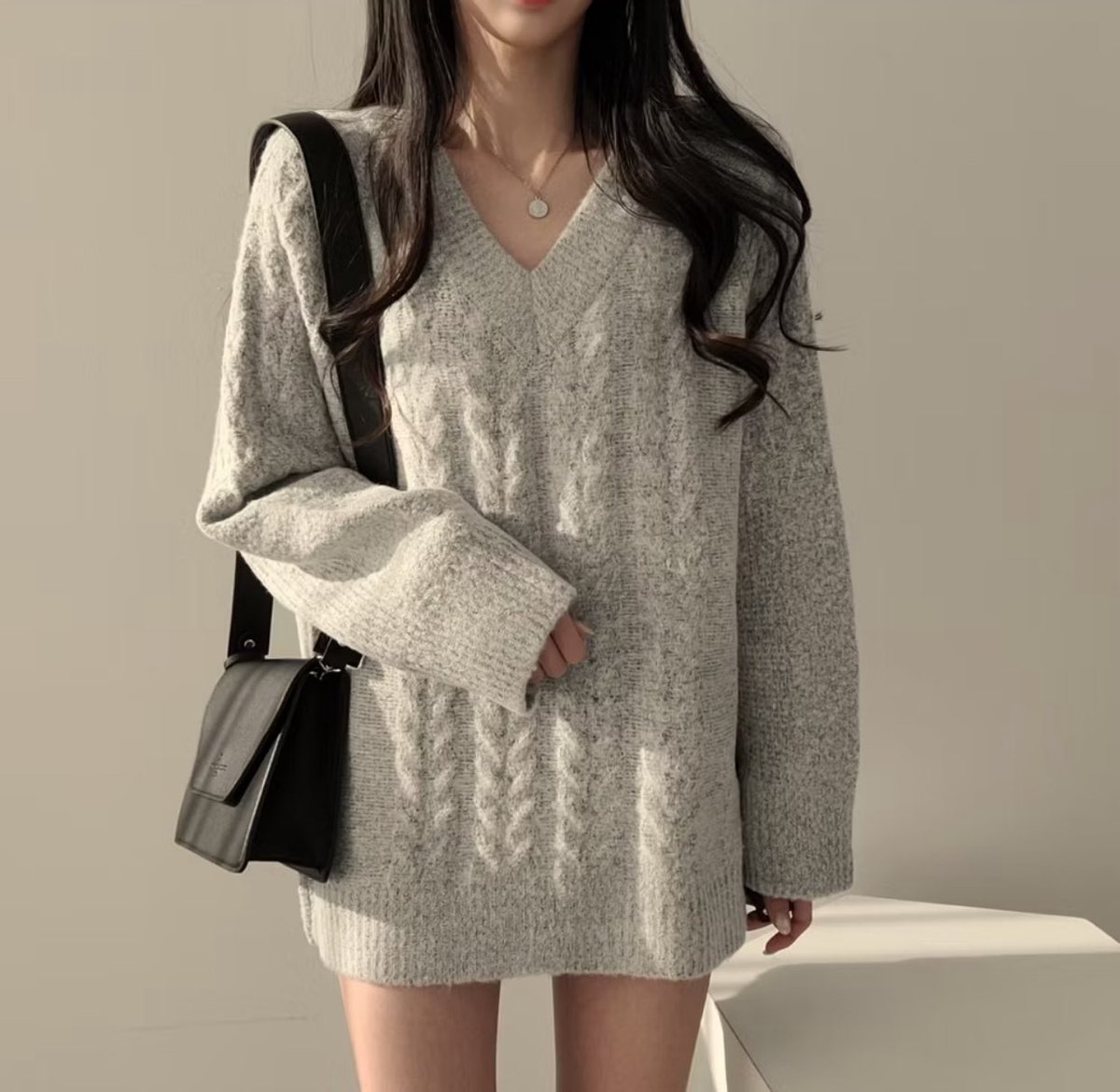 dyyvida's tweet photo. พร้อมส่ง
เสื้อsweater มือสอง 
oversized 
Price : 70 ฿
shipping : 35 ฿ 
#ส่งต่อเสื้อผ้า #ส่งต่อเสื้อผ้ามือสอง #ส่งต่อเสื้อผ้ามือ2 #เสื้อผ้ามือ2 #เสื้อผ้ามือสองสภาพดี #เสื้อผ้ามือสอง #เสื้อมือสอง  #เสื้อsweater #เสื้อกันหนาวมือสอง #เสื้อcardigan #cardiganมือสอง https://t.co/Csvp73lbO3