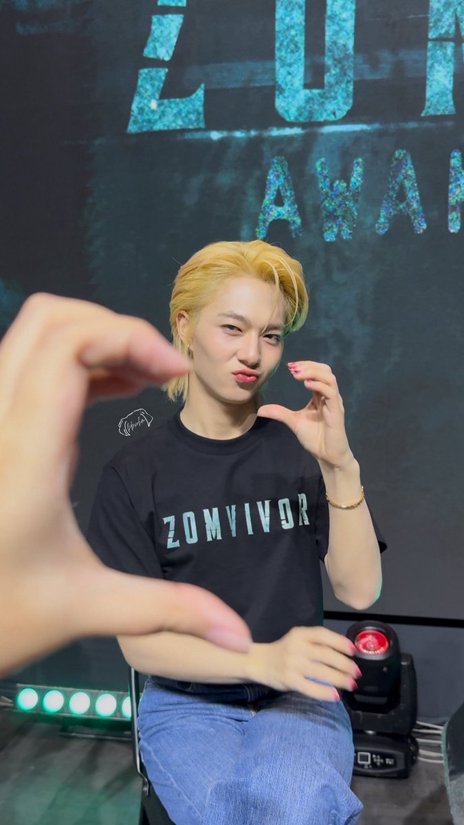 bbxohm's tweet photo. . ݁₊ ⊹ . ݁˖ . ݁ZOMVIVOR X NETFLIX. ݁₊ ⊹ . ݁˖ . ݁

#ZomvivorAwakeningNight #NuNew #NanaNu #ซนซน https://t.co/LWONT2GEEv