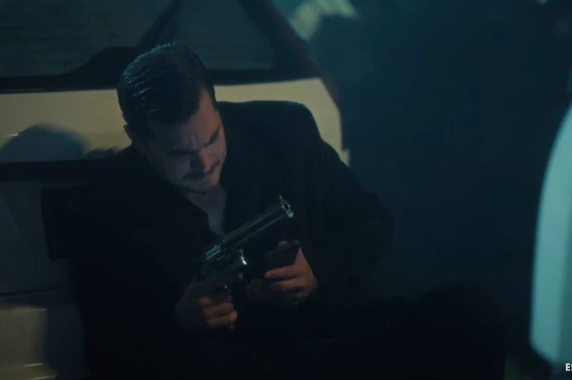 vaktim yoktu yazamadım diyen erkekler şu görüntüden sonra bi sorgulasınlar kendilerini eşref çatışmanın ortasında sevdiği kadına cevap veriyo aq #EşrefRüya