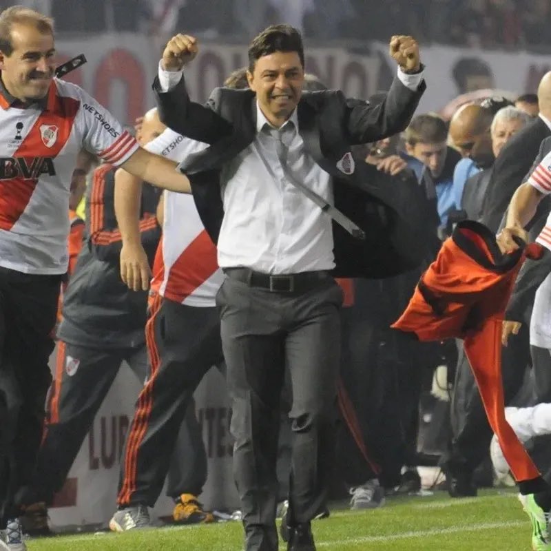 Yo probablemente sea muy boludo eh, pero voy a escuchar la conferencia de Gallardo anunciando su renovación y me voy a volver a ilusionar.

Se me hace muy difícil no confiar en un tipo que me hizo tan feliz.