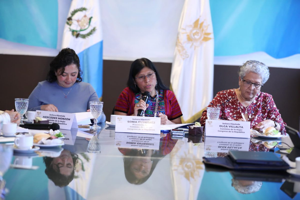 CongresoGuate's tweet photo. La Sala Legislativa de la Mujer, presidida por la diputada Sonia Gutiérrez @SoniaGRaguay, analizó las propuestas de enmiendas a la #Iniciativa5452, que busca la creación de la ley de desarrollo económico de las mujeres #Leydem y se encuentra en su segundo debate en el Pleno. https://t.co/8cXPhjEwv4