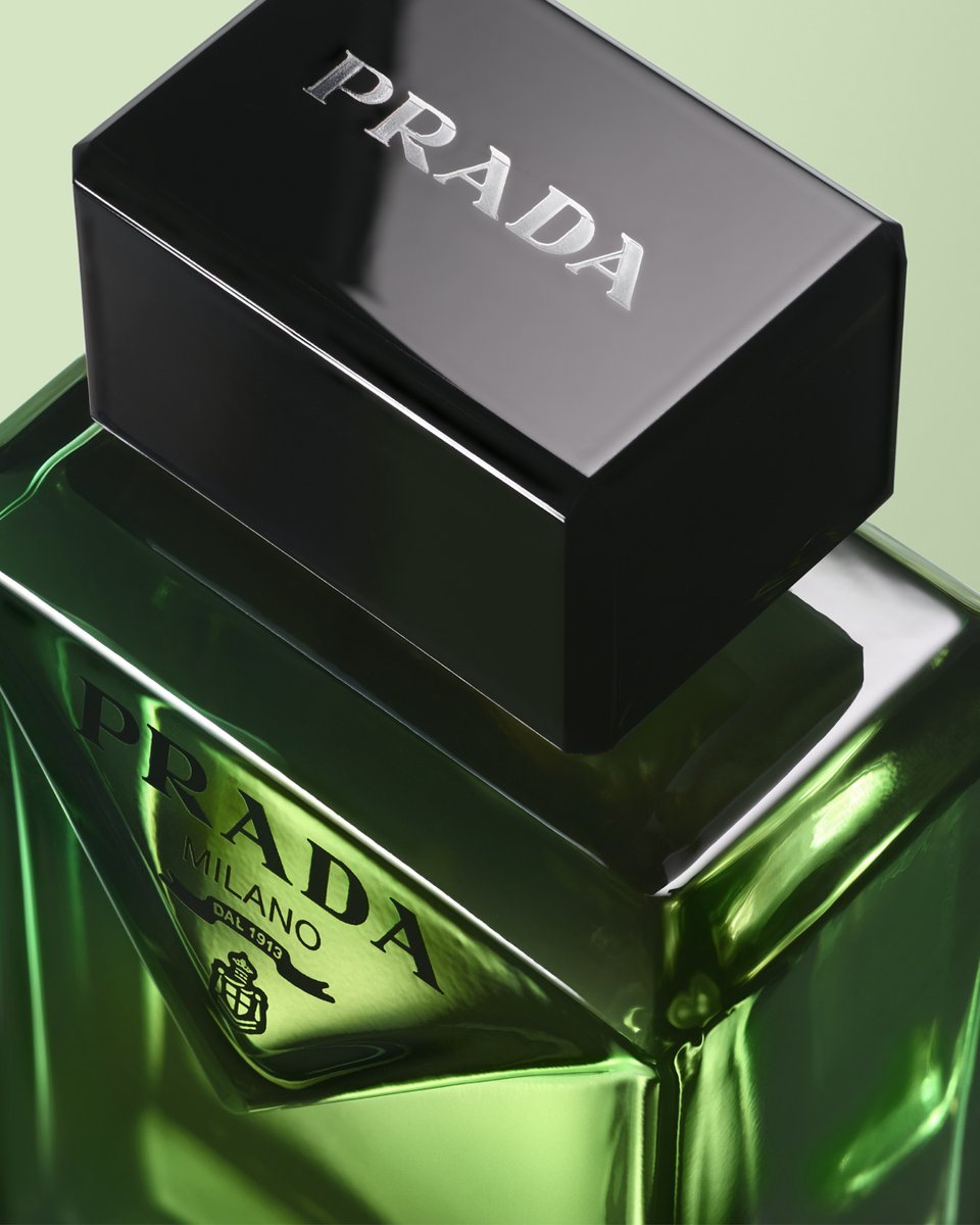 Prada's tweet photo. Prada Paradigme. Refill. Retain. Reimagine.

#Prada #PradaBeauty #PradaFragrances https://t.co/4AGfvPdgb6