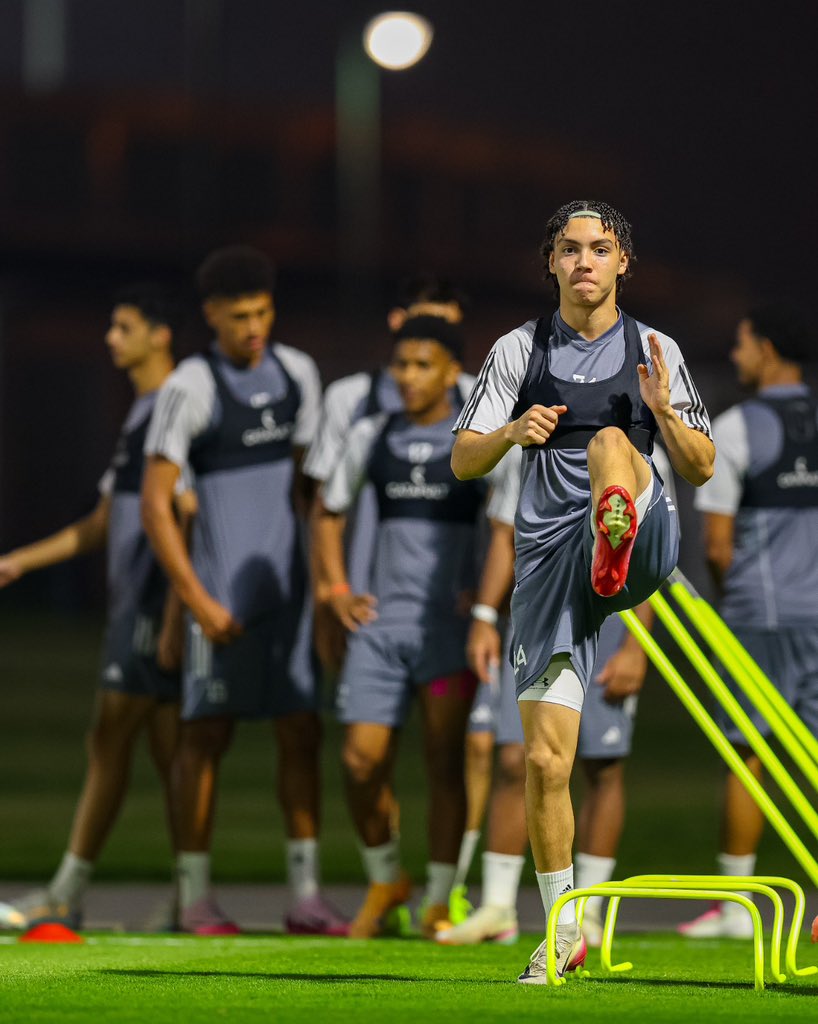 من تدريبات منتخب الإمارات. (إكس) 