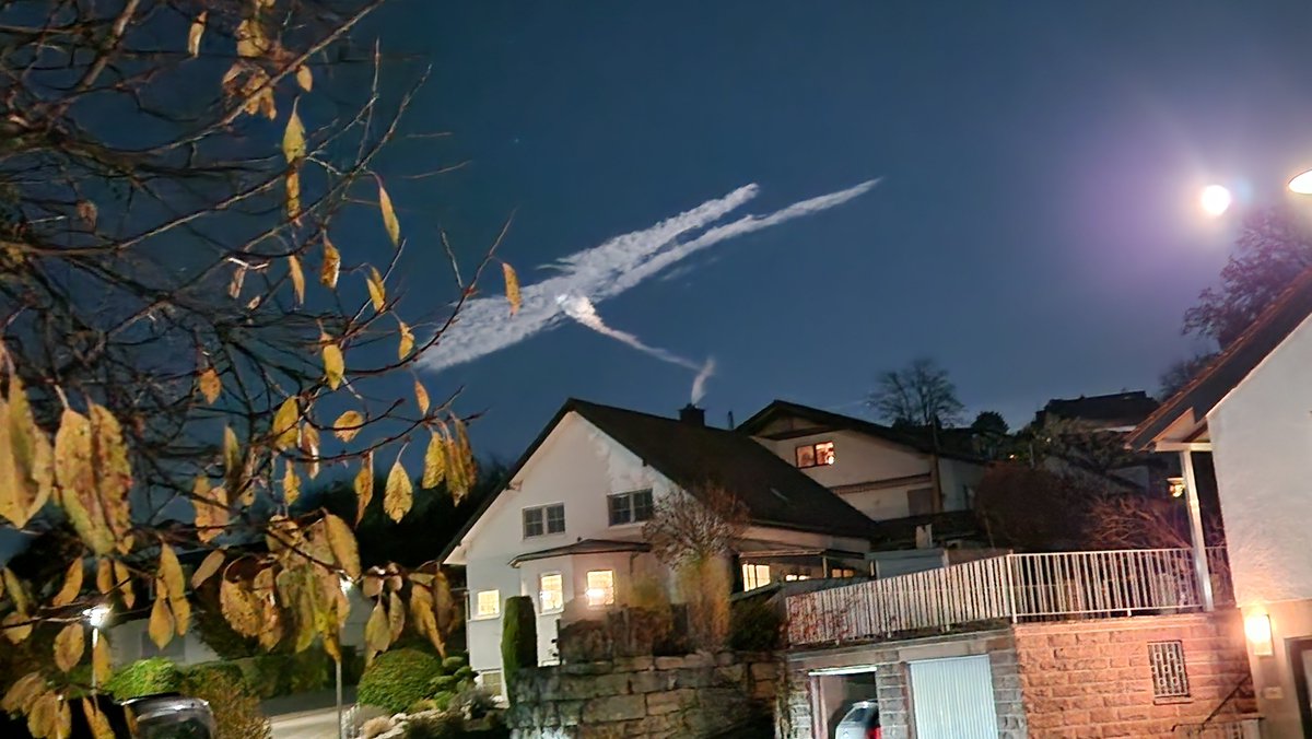 Spaceship?
(I know this a cloud but it looks oddly similar to the USS Enterprise)