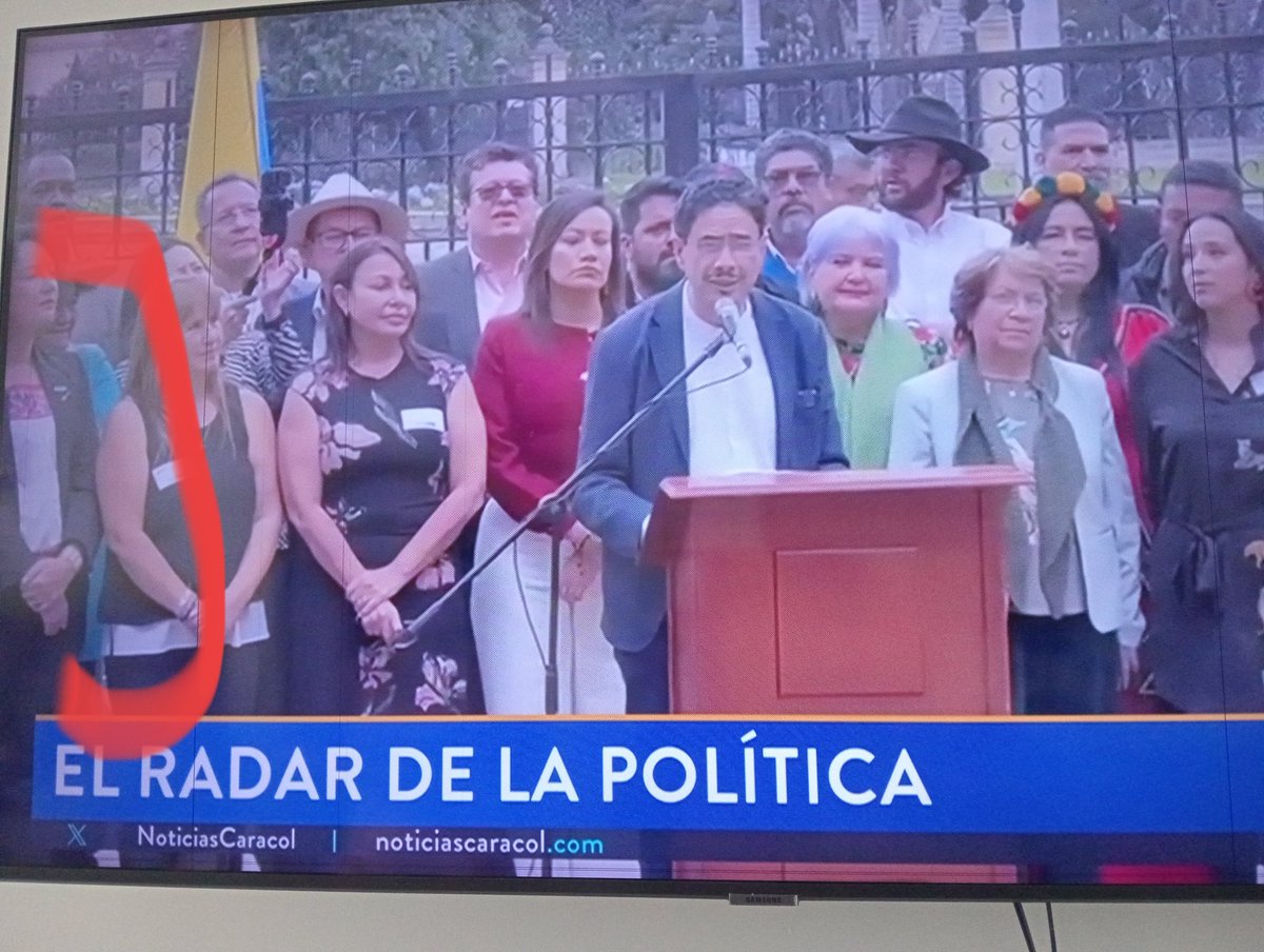 Cómo anda la delincuencia suelta y la bacrim <a href="/ISAZULETA/">Isabel Zuleta</a> ahorita estará en prisión dónde debe estar con los demás delincuentes 
<a href="/petrogustavo/">Gustavo Petro</a> <a href="/marthaperaltae/">Martha Peralta Epieyú</a> 
Oido a <a href="/CNNEE/">CNN en Español</a> <a href="/dw_espanol/">DW Español</a> <a href="/TV5MondeLatina/">TV5MONDE Latina</a> <a href="/euronewses/">euronews español</a>