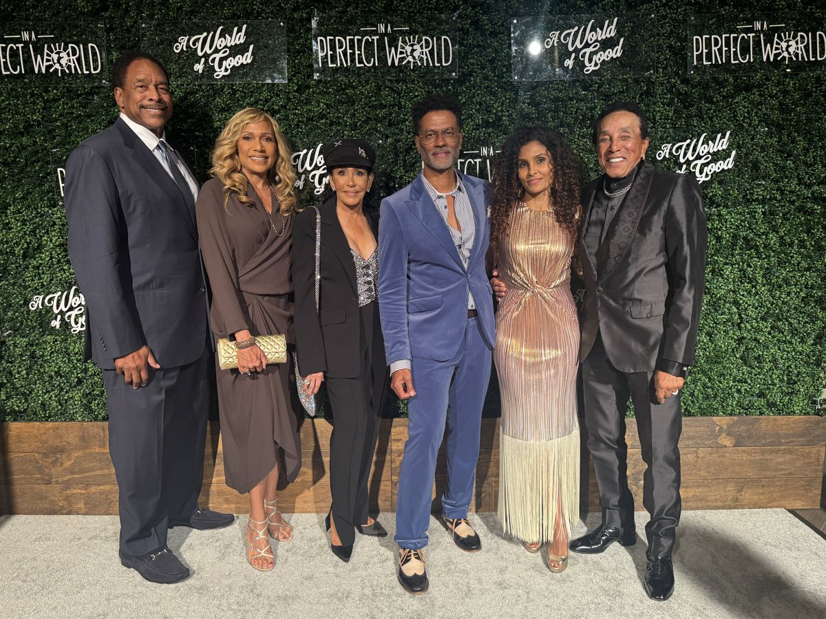 smokeyrobinson's tweet photo. Honored to join the @InAPerfectWorld Foundation’s 20th Anniversary Gala, founded by Manuela Testolini &amp; supported by @EricBenet — celebrating the legacy of Samuel L. Jackson &amp; LaTanya Richardson Jackson. ✨
#InAPerfectWorld #SmokeyRobinson #Philanthropy #20YearsOfImpact https://t.co/wgWhghW5L8