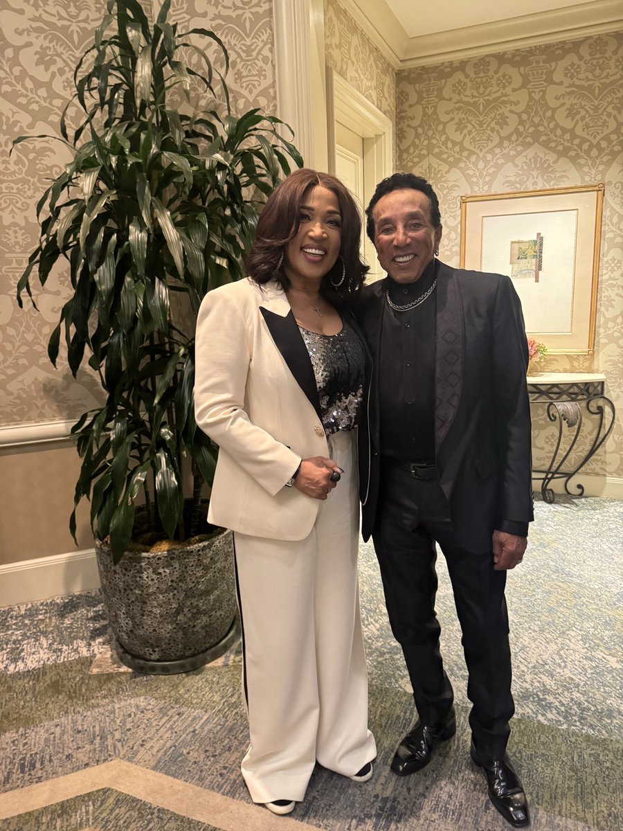 smokeyrobinson's tweet photo. Honored to join the @InAPerfectWorld Foundation’s 20th Anniversary Gala, founded by Manuela Testolini &amp; supported by @EricBenet — celebrating the legacy of Samuel L. Jackson &amp; LaTanya Richardson Jackson. ✨
#InAPerfectWorld #SmokeyRobinson #Philanthropy #20YearsOfImpact https://t.co/wgWhghW5L8