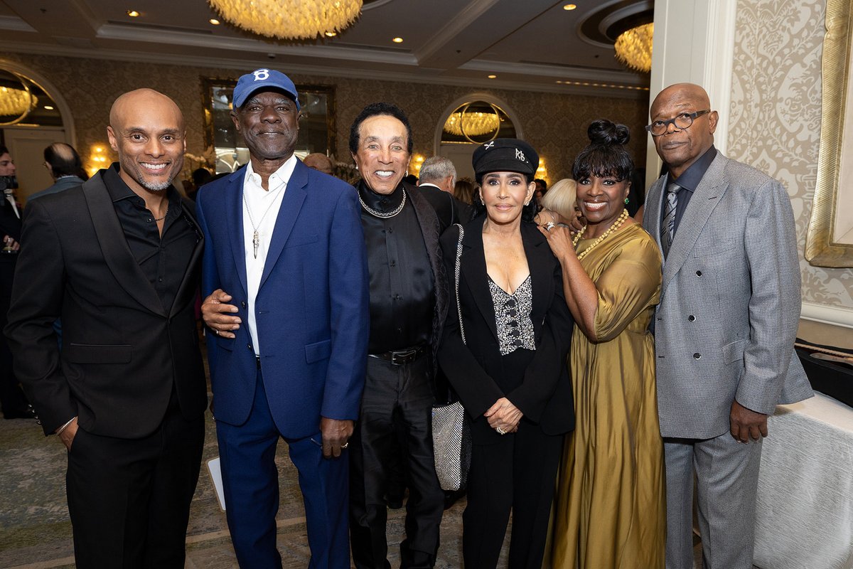 smokeyrobinson's tweet photo. Honored to join the @InAPerfectWorld Foundation’s 20th Anniversary Gala, founded by Manuela Testolini &amp; supported by @EricBenet — celebrating the legacy of Samuel L. Jackson &amp; LaTanya Richardson Jackson. ✨
#InAPerfectWorld #SmokeyRobinson #Philanthropy #20YearsOfImpact https://t.co/wgWhghW5L8