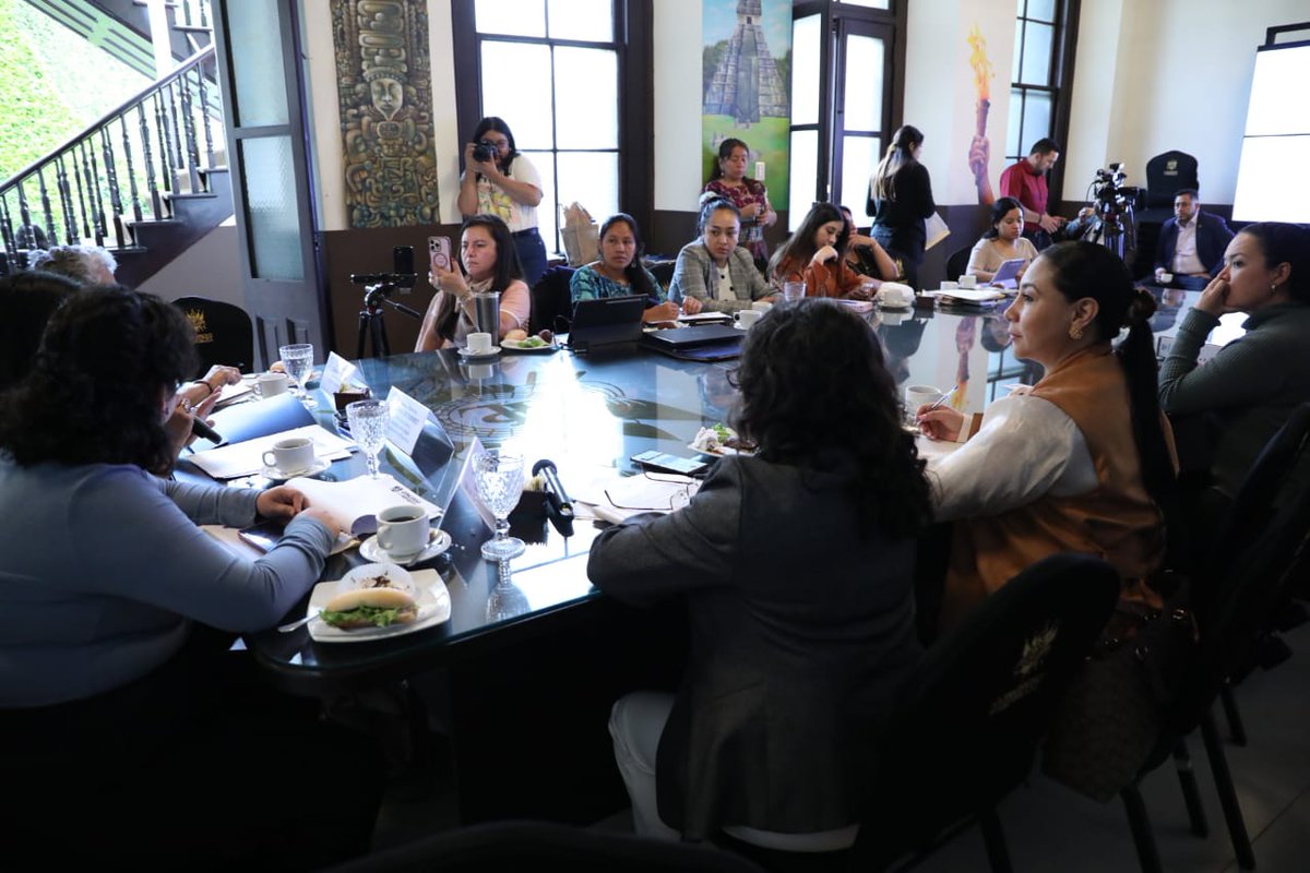 CongresoGuate's tweet photo. La Sala Legislativa de la Mujer, presidida por la diputada Sonia Gutiérrez @SoniaGRaguay, analizó las propuestas de enmiendas a la #Iniciativa5452, que busca la creación de la ley de desarrollo económico de las mujeres #Leydem y se encuentra en su segundo debate en el Pleno. https://t.co/8cXPhjEwv4