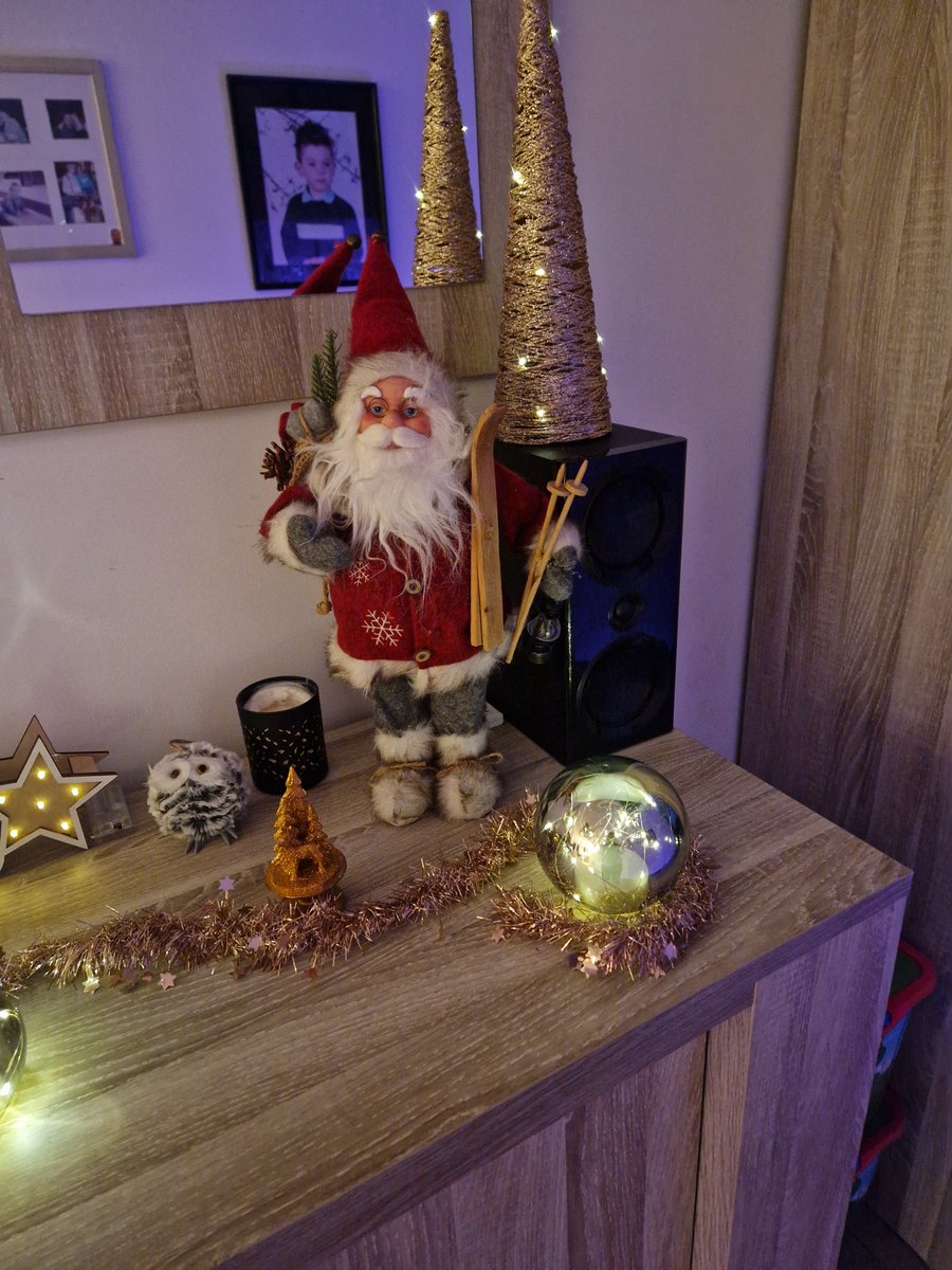 NathalieNCGirl's tweet photo. Started decorating for Xmas
Never started this early on but the fact its dark outside for most of the days and from 5pm like night made me start this early 
#Cosyness
#XmasIsComing
✨️🎄❤️ https://t.co/BRNXq8iWMf