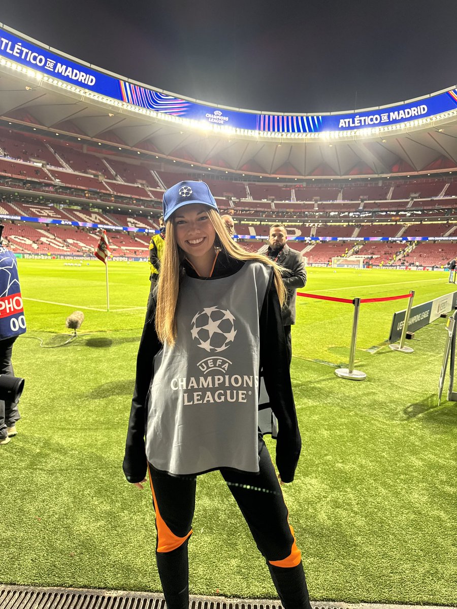 Mil gracias <a href="/JustEat_es/">JUST EAT España</a> 🧡 He cumplido otro sueño, he ondeado la bandera de la Champions!! 🚀