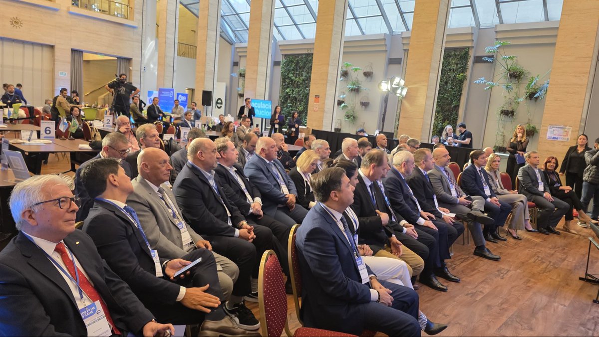 Evento "Abriendo Mercados: Encuentro de Negocios Argentina-Brasil"

Se dio inicio al encuentro con las palabras del presidente de <a href="/redcame/">CAME</a>, seguido por el presidente de ASPRA. 

Luego se dio inicio a la Ronda de Negocios.

Estuvieron presentes el subsecretario de Defensa del