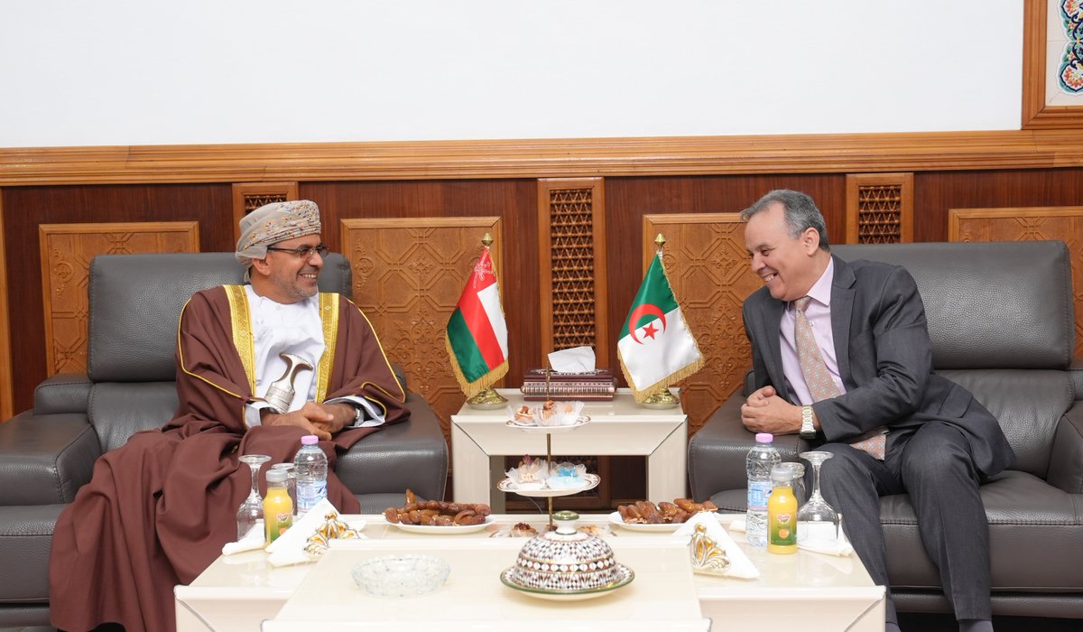 معالي الدكتور سعود بن حمود الحبسي وزير الثروة الزراعية والسمكية وموارد المياه يصل إلى ولاية وهران بالجمهورية الجزائرية الديمقراطية الشعبية، للمشاركة في افتتاح الصالون الدولي للصيد البحري وتربية المائيات (SIPA 2025).

وكان في استقبال معاليه والي ولاية وهران السيد إبراهيم أوشان،