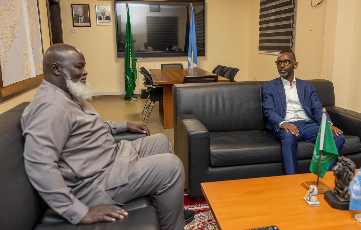 EnvoyStab_SOM's tweet photo. The Special Envoy for Stabilization and Civilian Protection, Hon. @OmarHashi114, today held constructive discussions with the SRCC and Head of @aussom_, Amb. El-Hadji Ibrahima Diene in #Mogadishu.

Hon. Hashi briefed the Ambassador on the progress of stabilization efforts in the Newly Liberated Areas and the advancement of the National Civilian Protection Policy, now in its final stages.

Amb. Diene commended the Office of the Special Envoy’s efforts and reaffirmed #AUSSOM’s strong commitment to deepening collaboration in advancing stabilization, civilian protection, and peacebuilding across #Somalia.