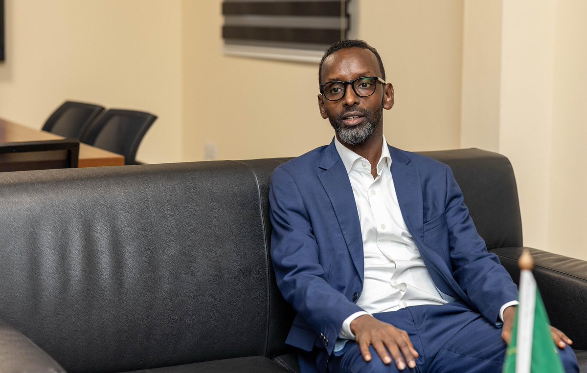 EnvoyStab_SOM's tweet photo. The Special Envoy for Stabilization and Civilian Protection, Hon. @OmarHashi114, today held constructive discussions with the SRCC and Head of @aussom_, Amb. El-Hadji Ibrahima Diene in #Mogadishu.

Hon. Hashi briefed the Ambassador on the progress of stabilization efforts in the Newly Liberated Areas and the advancement of the National Civilian Protection Policy, now in its final stages.

Amb. Diene commended the Office of the Special Envoy’s efforts and reaffirmed #AUSSOM’s strong commitment to deepening collaboration in advancing stabilization, civilian protection, and peacebuilding across #Somalia.
