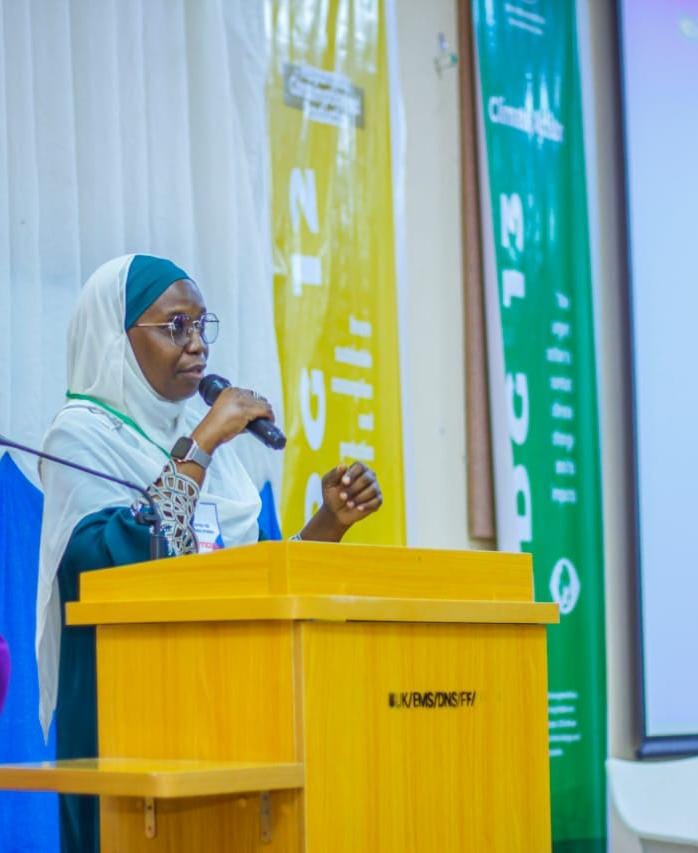 Greenedge1's tweet photo. FINDING THE LEADER WITHIN YOU: AISHA ADO ABDULLAHI INSPIRES STUDENTS AT THE BAYERO UNIVERSITY’S CENTER FOR GENDER STUDIES 10TH ANNIVERSARY REFRESHER TRAINING ON EDUCATION FOR SUSTAINABLE DEVELOPMENT

https://t.co/XMP1ZPKi9W https://t.co/QMnJ2mfwGJ