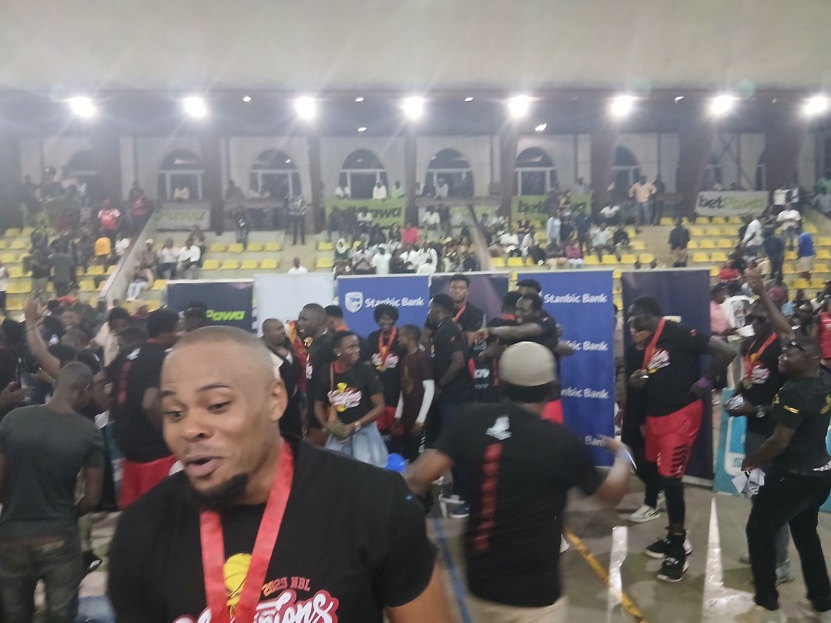 MarkSsali's tweet photo. They will ask, where were you? And you will ask, when what? And I will say, the night the @Namblazers pulled off the seemingly impossible, toppling the indomitable @CityOilers. Unreal, surreal, very real!!!!!! Oh yes, you read that right, we have a new basketball champion! https://t.co/ndJMZEJUd3