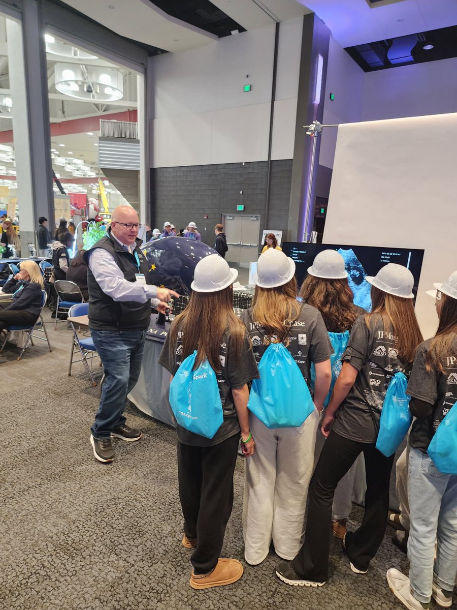 IndianaPork's tweet image. We are happy to be back for day #2 of JA Jobspark in Fort Wayne.  These young people are very interested in learning more about pork production and careers in pig farming! #JAJobSpark #IgniteTheirFuture