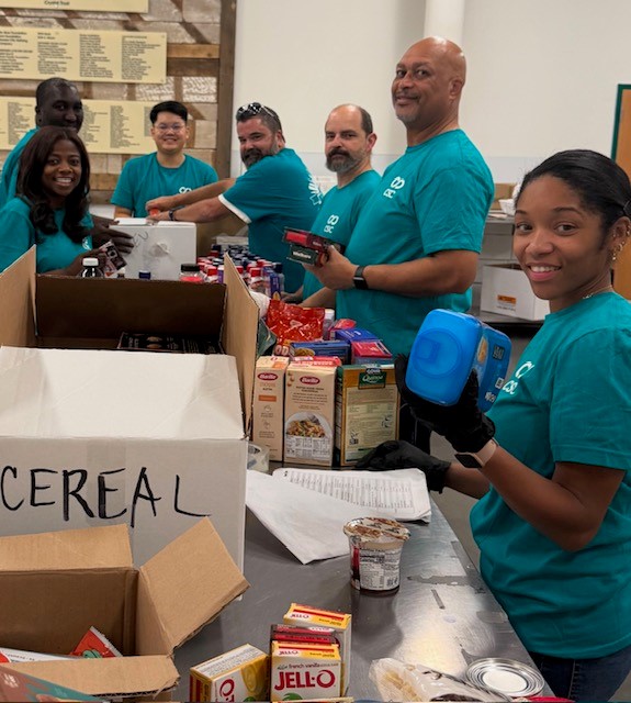 joincsc's tweet image. As the holidays approach, our Delaware and Livingston teams are giving back! They partnered with local food banks—packing 600 Thanksgiving boxes in NJ and sorting thousands of pounds of food in DE. Join a company that cares: bit.ly/4pYo9r8
 #CSCgivesback #Careers #Hiring