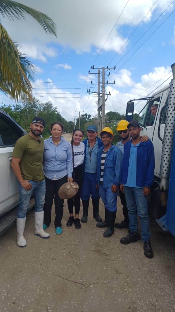 Alejandro Cuervo, dialoga con trabajadores de <a href="/ETECSA_Cuba/">ETECSA</a> en Municipio Cauto Cristo #Provincia Granma