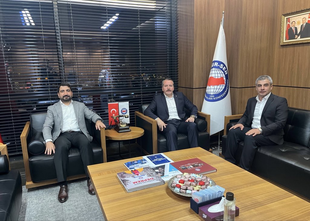 Memur-Sen ve Eğitim-Bir-Sen Genel Başkanımız Sayın Ali Yalçın’ı ziyaret ederek; özelde üyelerimizin genelde kamu görevlilerimizin beklentileri, çalışma hayatının güncel sorunları ve sendikal mücadele sürecine dair verimli istişarelerde bulunduk.

Değerli Genel Başkanımıza ilgisi