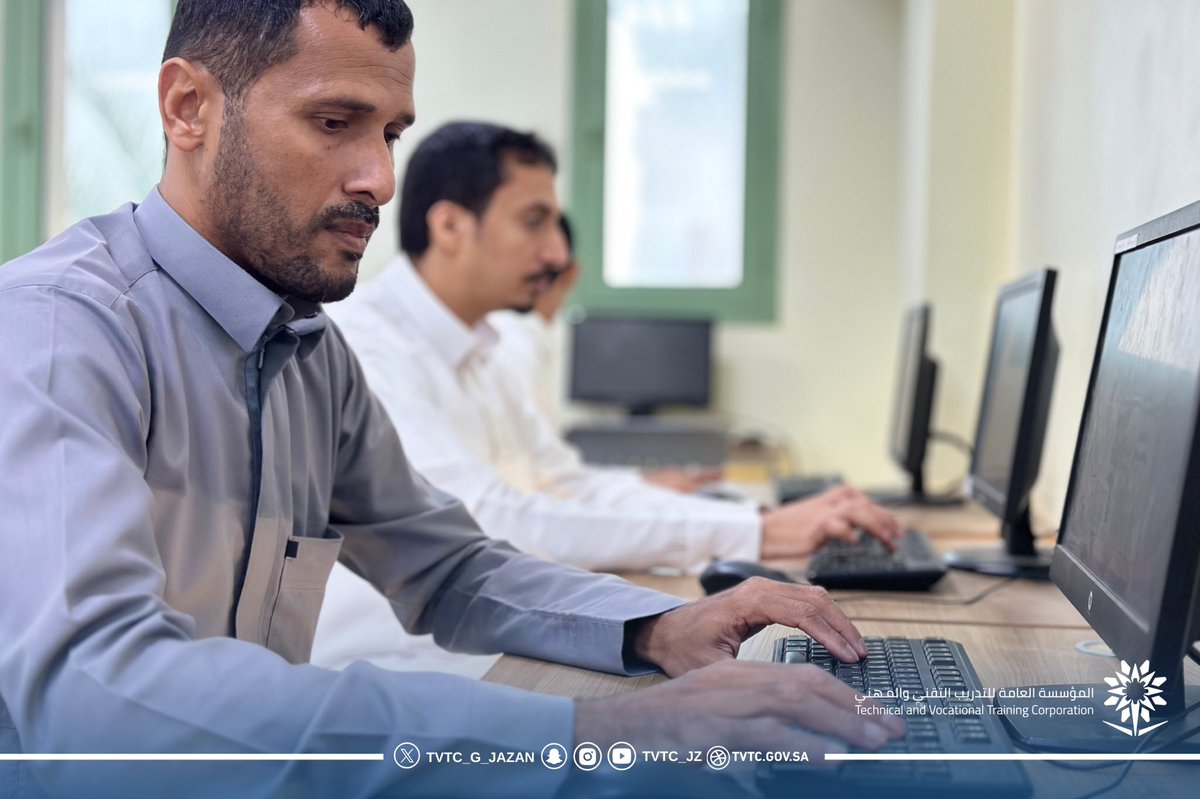 📸| تغطية 

جانب من الدورة المقامة تحت عنوان "مهارات تطبيقات الحساب الآلي في إدارة الموارد البشرية" والذي نظمها مركز خدمة المجتمع والتدريب المستمر بالكلية. 

#التدريب_التقني_بجازان
#التدريب_التقني