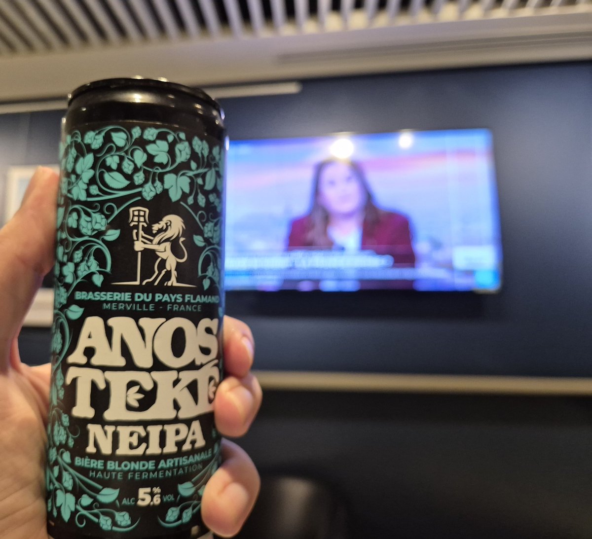 Op niet nader te specificeren locatie tussen de 🥐 en 🥖 gaat alles nog goed. Ze schenken 🍺 en wensen me een goed verblijf 🕵‍♂️. 🔜 op naar 🇩🇪. Superveel zin in. Volle dag op werk, mooie trip. Stuttgart, we komen 🤸‍♂️. Leve Feyenoord één! 🔴⚪️ Alles geven <a href="/EuropaLeague/">UEFA Europa League</a> 🙏. #UEL