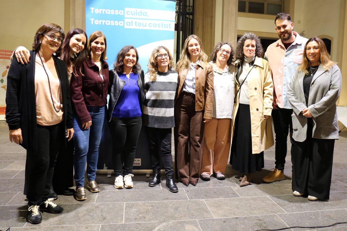 💙 Avui #Terrassa s’il·lumina de blau pel Dia Internacional de les Persones Cuidadores.

Gràcies a totes les persones que, amb la seva dedicació i estima, tenen cura dels altres cada dia. El vostre esforç inspira i fa créixer una ciutat més humana i solidària.