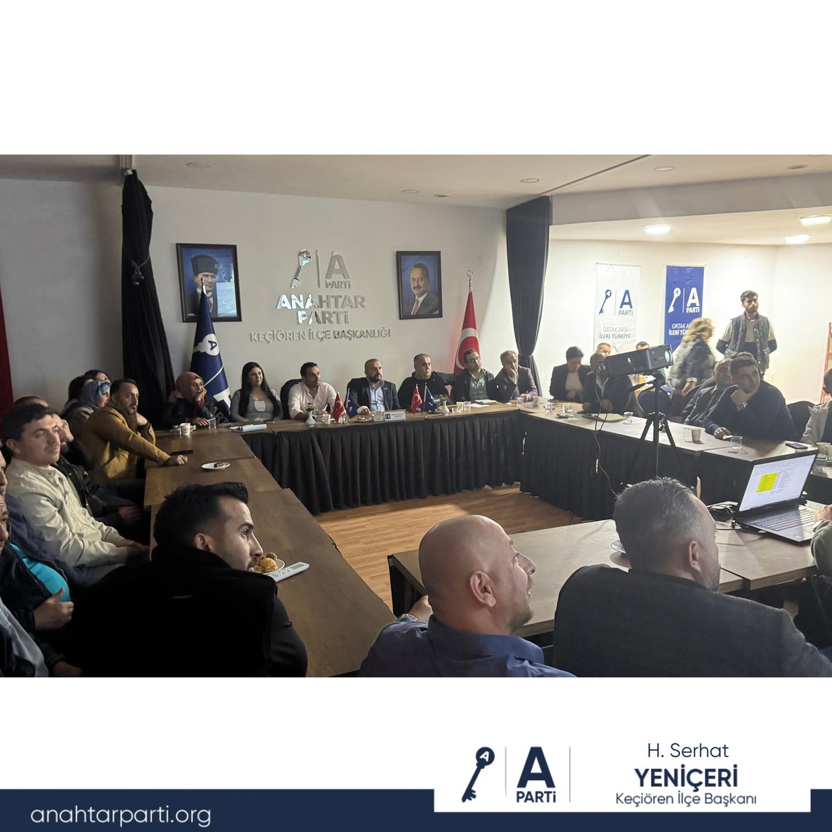 İlçe Başkanımız H. Serhat Yeniçeri ve yönetim kurulu üyelerimizle birlikte haftalık olağan ilçe yönetim toplantımızı gerçekleştirdik. İlçemiz ve teşkilatımız için verimli bir değerlendirme toplantısı oldu.
#LiyakatliŞöhretsizler
#YavuzAğıralioğlu #AnahtarParti
#AnahtarPartiAnkara